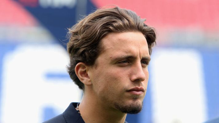 CAGLIARI, ITALY - APRIL 07: Luca Pellegrini of Cagliari looks on ahead of the Serie A match between Cagliari and SPAL at Sardegna Arena on April 7, 2019 in Cagliari, Italy. (Photo by Enrico Locci/Getty Images) UFFICIALE – Luca Pellegrini è un nuovo giocatore della Lazio: la gestione al fanta - immagine 1
