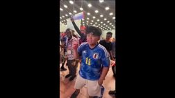 Mondiale, tifoso giapponese sfotte la Spagna: “Dov’è Morata?” | VIDEO