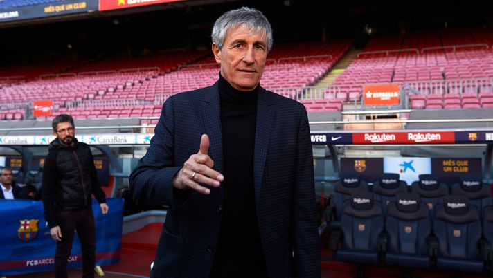 BARCELONA, SPAIN - JANUARY 14: FC Barcelona Head Coach Quique Setien poses for the media as he is unveiled as new FC Barcelona Coach at Camp Nou on January 14, 2020 in Barcelona, Spain. (Photo by Alex Caparros/Getty Images) BARCELONA, SPAIN - JANUARY 14: FC Barcelona Head Coach Quique Setien poses for the media as he is unveiled as new FC Barcelona Coach at Camp Nou on January 14, 2020 in Barcelona, Spain. (Photo by Alex Caparros/Getty Images)