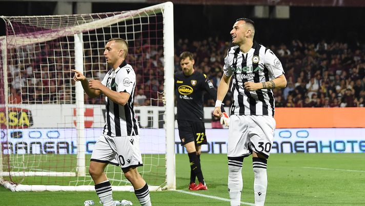 SALERNO, ITALY - MAY 22: Gerard Deulofeu of Udinese Calcio celebrates after scoring the 0-1 goal during the Serie A match between US Salernitana and Udinese Calcio at Stadio Arechi on May 22, 2022 in Salerno, Italy. (Photo by Francesco Pecoraro/Getty Images) Udinese | Deulofeu, Nestorovski e Lovric: le esultanze social – FOTO- immagine 1