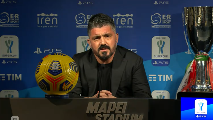 Succede tutto in conferenza, battibecco tra Gattuso e una giornalista: “Un giorno mi spieghi che vuol dire…” Succede tutto in conferenza, battibecco tra Gattuso e una giornalista: “Un giorno mi spieghi che vuol dire…”