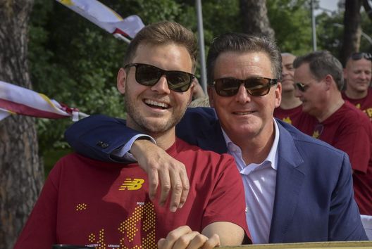 Getty Images Pinto: “Frattesi? Non possiamo prendere nessuno”. New Balance fa causa alla Roma- immagine 2