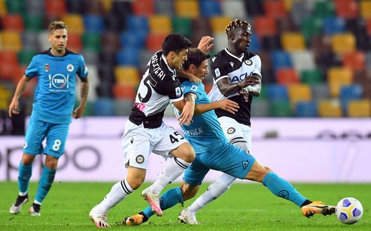 UDINE, ITALY - SEPTEMBER 30: Fernando Forestieri of Udinese Calcio competes for the ball with Paolo Bartolomei of Spezia Calcio during the Serie A match between Udinese Calcio and Spezia Calcio at Dacia Arena on September 30, 2020 in Udine, Italy. (Photo by Alessandro Sabattini/Getty Images) UDINE, ITALY - SEPTEMBER 30: Fernando Forestieri of Udinese Calcio competes for the ball with Paolo Bartolomei of Spezia Calcio during the Serie A match between Udinese Calcio and Spezia Calcio at Dacia Arena on September 30, 2020 in Udine, Italy. (Photo by Alessandro Sabattini/Getty Images)