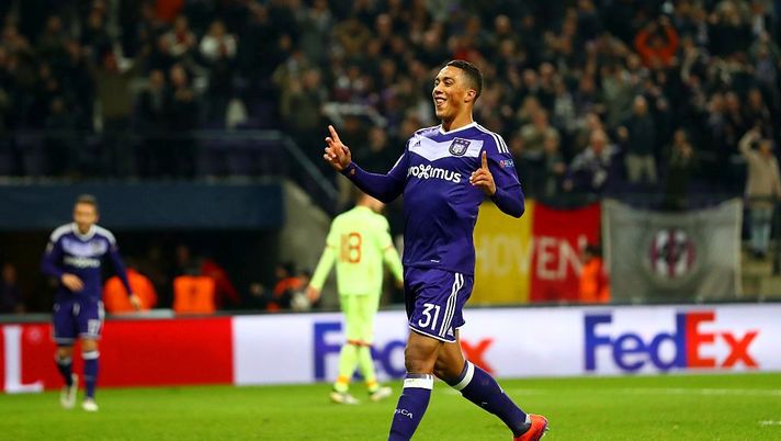 BRUSSELS, BELGIUM - NOVEMBER 03:  Youri Tielemans of RSC Anderlecht celebrates after scoring his team's thirkd goal during the UEFA Europa League Group C match between RSC Anderlecht and 1. FSV Mainz 05 at Constant Vanden Stock Stadium on November 3, 2016 in Brussels, Belgium.  (Photo by Dean Mouhtaropoulos/Getty Images) 