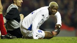 Rigore decisivo, il suo Auxerre torna in Ligue 1: Djibril Cissé esulta in aeroporto…