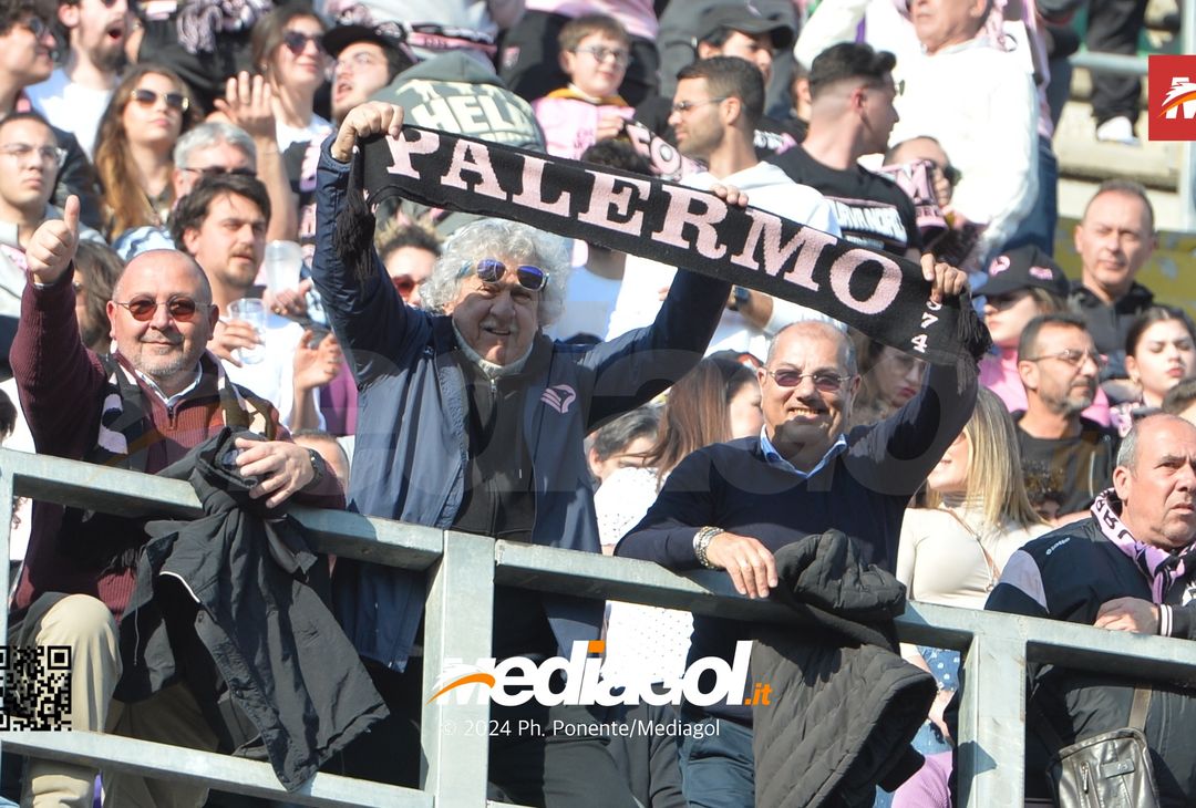 FOTOTIFO Palermo-Como 3-0, gli scatti ai tifosi al “Renzo Barbera” (GALLERY) - immagine 126