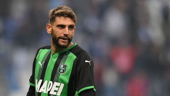 REGGIO NELL'EMILIA, ITALY - OCTOBER 31: Domenico Berardi of US Sassuolo looks on during the Serie A match between US Sassuolo and Empoli FC at Mapei Stadium - Citta' del Tricolore on October 31, 2021 in Reggio nell'Emilia, Italy. (Photo by Alessandro Sabattini/Getty Images) PODCAST – Ikoné, l’affare si fa: cosa cambia per Berardi, niente legami con Vlahovic - immagine 1