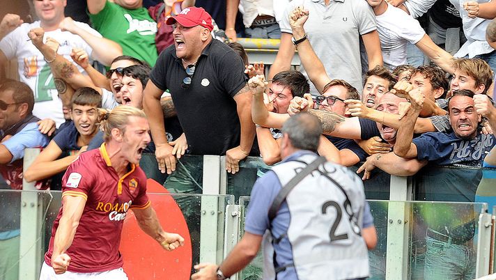 ROME, ITALY - SEPTEMBER 22: Federico Balzaretti of Roma celebrates after scoring the opening goal during the Serie A match between AS Roma and SS Lazio at Stadio Olimpico on September 22, 2013 in Rome, Italy. (Photo by Giuseppe Bellini/Getty Images) ROME, ITALY - SEPTEMBER 22: Federico Balzaretti of Roma celebrates after scoring the opening goal during the Serie A match between AS Roma and SS Lazio at Stadio Olimpico on September 22, 2013 in Rome, Italy. (Photo by Giuseppe Bellini/Getty Images)