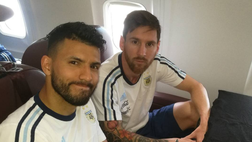 VIDEO Barcellona, da Buffon e Totti fino a Mancini e Messi: il tributo per Aguero
