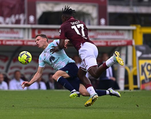 TURIN, ITALY - JUNE 03: Nicolo Barella of FC Internazionale competes for the ball with Wilfried Singo of Torino FC during the Serie A match between Torino FC and FC Internazionale at Stadio Olimpico di Torino on June 03, 2023 in Turin, Italy. (Photo by Mattia Ozbot - Inter/Inter via Getty Images)
