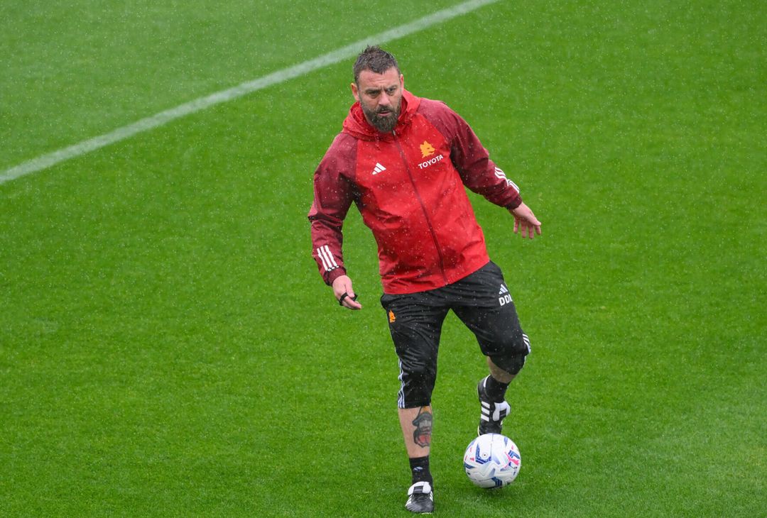 Roma, la ripresa degli allenamenti sotto la pioggia a Trigoria – FOTOGALLERY - immagine 3