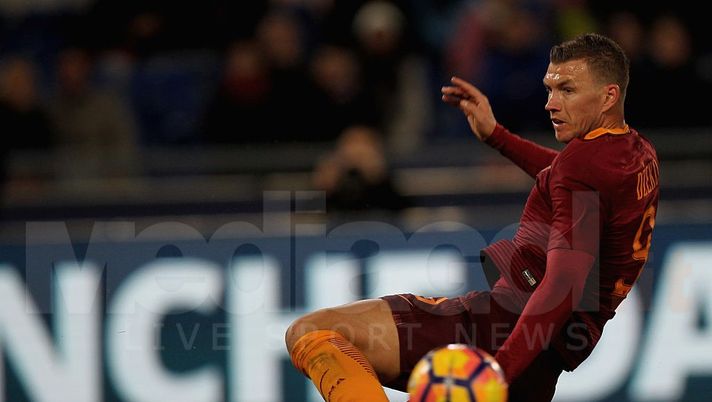 Liverpool-Roma, Dzeko: “Possiamo raggiungere la finale. Salah? Loro giocano come collettivo…” Liverpool-Roma, Dzeko: “Possiamo raggiungere la finale. Salah? Loro giocano come collettivo…”
