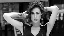 Cecilia Rodriguez sexy ed elegante: la foto stile retrò piace tantissimo ai fan