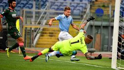 Serie A, soffre la Lazio ma riesce a battere il Crotone nel finale