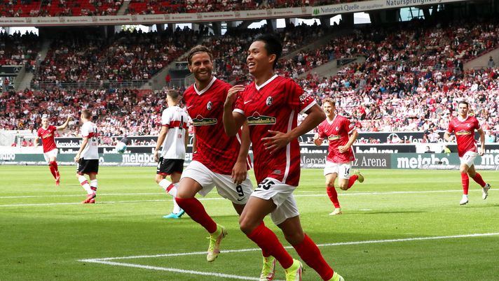 STUTTGART, GERMANY - AUGUST 28: Wooyeong Jeong of Sport-Club Freiburg celebrates after scoring his team's first goal during the Bundesliga match between VfB Stuttgart and Sport-Club Freiburg at Mercedes-Benz Arena on August 28, 2021 in Stuttgart, Germany. (Photo by Alexandra Beier/Getty Images) STUTTGART, GERMANY - AUGUST 28: Wooyeong Jeong of Sport-Club Freiburg celebrates after scoring his team's first goal during the Bundesliga match between VfB Stuttgart and Sport-Club Freiburg at Mercedes-Benz Arena on August 28, 2021 in Stuttgart, Germany. (Photo by Alexandra Beier/Getty Images)
