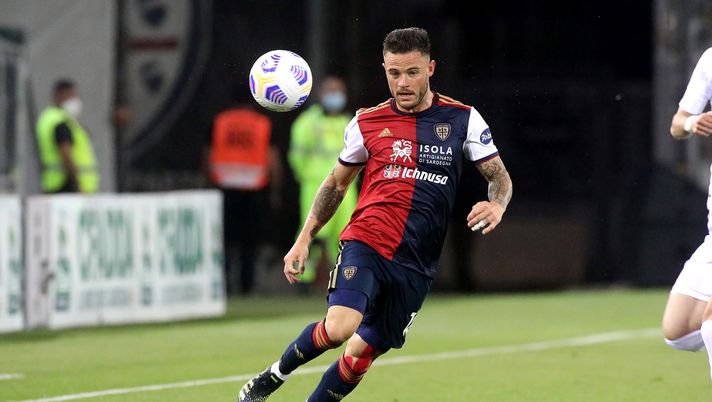 CAGLIARI, ITALY - MAY 22: Nahitan Nandez of Cagliari in action during the Serie A match between Cagliari Calcio and Genoa CFC at Sardegna Arena on May 22, 2021 in Cagliari, Italy. Sporting stadiums around Italy remain under strict restrictions due to the Coronavirus Pandemic as Government social distancing laws prohibit fans inside venues resulting in games being played behind closed doors (Photo by Enrico Locci/Getty Images) CAGLIARI, ITALY - MAY 22: Nahitan Nandez of Cagliari in action during the Serie A match between Cagliari Calcio and Genoa CFC at Sardegna Arena on May 22, 2021 in Cagliari, Italy. Sporting stadiums around Italy remain under strict restrictions due to the Coronavirus Pandemic as Government social distancing laws prohibit fans inside venues resulting in games being played behind closed doors (Photo by Enrico Locci/Getty Images)