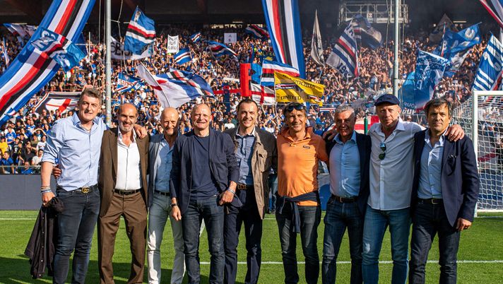 GENOA, ITALY - MAY 16: Marco Lanna chairman of Sampdoria (2nd from L) and some former players of Sampdoria (L to R: Gianluca Pagliuca, Attilio Lombardo, Pietro Vierchowod, Marco Branca, Ivano Bonetti, Giovanni Invernizzi, Moreno Mannini and Fausto Pari) pose for a picture in front of fans prior to kick-off in the Serie A match between UC Sampdoria and ACF Fiorentina at Stadio Luigi Ferraris on May 16, 2022 in Genoa, Italy. (Photo by Getty Images) IVANO BONETTI SAMP