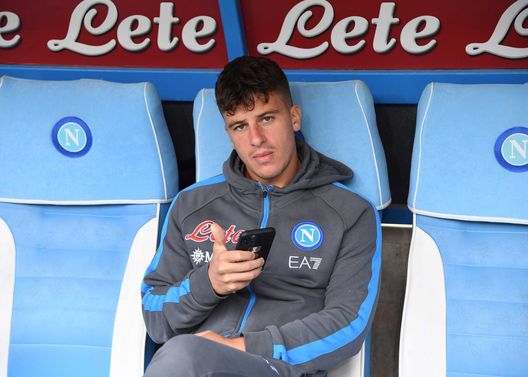 NAPLES, ITALY - NOVEMBER 12: Diego Demme of Napoli during the Serie A match between SSC Napoli and Udinese Calcio at Stadio Diego Armando Maradona on November 12, 2022 in Naples, Italy. (Photo by SSC NAPOLI/SSC NAPOLI via Getty Images) Venerato: “Fiorentina, Demme può sostituire Amrabat. Contatti già a luglio”- immagine 2