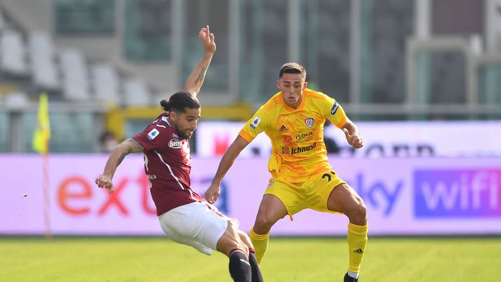 TURIN, ITALY - OCTOBER 18:  Ricardo Rodriguez (L) of Torino FC in action against Diego Godin of Cagliari Calcio during the Serie A match between Torino FC and Cagliari Calcio at Stadio Olimpico di Torino on October 18, 2020 in Turin, Italy.  (Photo by Valerio Pennicino/Getty Images) 
