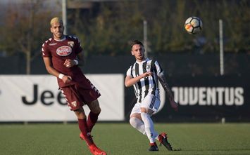  VINOVO, ITALY - NOVEMBER 29: Gianmaria Zanandrea during the TIM Cup Primavera match between Juventus U19 and Torino FC U19 at Juventus Center Vinovo on November 29, 2017 in Vinovo, Italy. (Photo by Daniele Badolato - Juventus FC/Juventus FC via Getty Images)