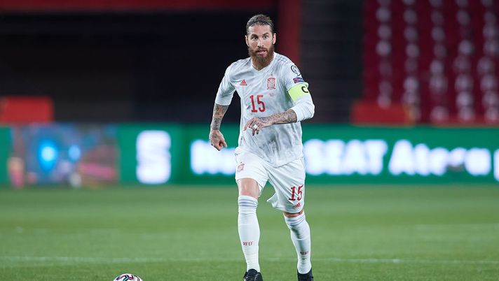 GRANADA, SPAIN - MARCH 25: Sergio Ramos of Spain in action during the FIFA World Cup 2022 Qatar qualifying match between Spain and Greece on March 25, 2021 in Granada, Spain. (Photo by Fran Santiago/Getty Images) Hakimi, batte la Spagna e spunta la dedica per Sergio Ramos - immagine 1