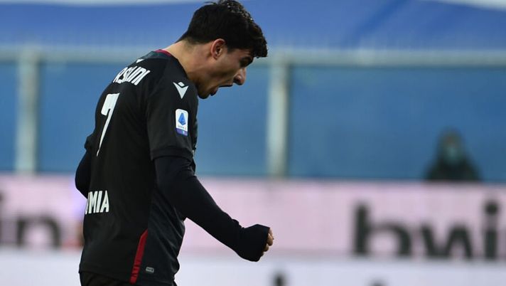 GENOA, ITALY - NOVEMBER 22: Riccardo Orsolini of Bologna FC celebrates after scoring 1-1 during the Serie A match between UC Sampdoria and Bologna FC at Stadio Luigi Ferraris on November 22, 2020 in Genoa, Italy. (Photo by Paolo Rattini/Getty Images) Bologna, fatta per Zirkzee e no ad una proposta per Orsolini: c’è un’idea dal Marsiglia - immagine 1