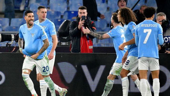 Coppa Italia, la Lazio vince il derby con la Roma: il gol di Zaccagni manda Sarri in semifinale - immagine 1