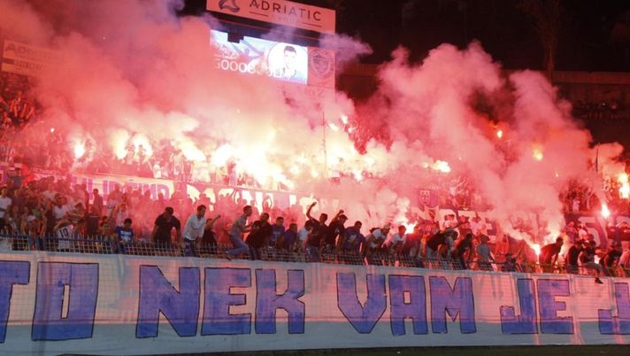 Bosnia, ultras del Zeljeznicar bruciano la bandiera degli ospiti ZELJEZNICAR ON FIRE