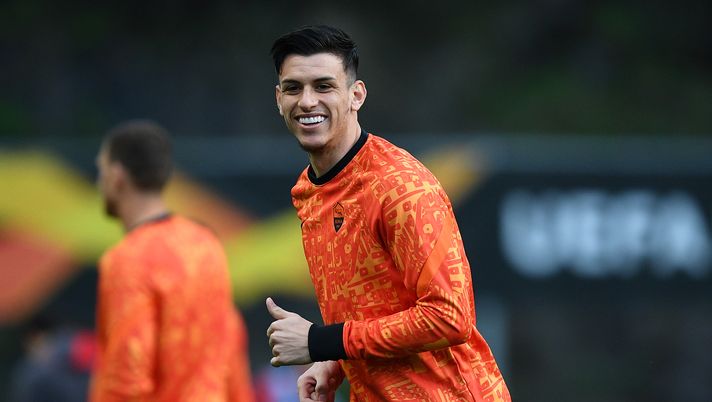 BRAGA, PORTUGAL - FEBRUARY 18: Roger Ibanez of Roma warms up ahead of the UEFA Europa League Round of 32 match between Sporting Braga and AS Roma at Municipal de Braga Stadium on February 18, 2021 in Braga, Portugal. Sporting stadiums around Portugal remain under strict restrictions due to the Coronavirus Pandemic as Government social distancing laws prohibit fans inside venues resulting in games being played behind closed doors. (Photo by Octavio Passos/Getty Images) BRAGA, PORTUGAL - FEBRUARY 18: Roger Ibanez of Roma warms up ahead of the UEFA Europa League Round of 32 match between Sporting Braga and AS Roma at Municipal de Braga Stadium on February 18, 2021 in Braga, Portugal. Sporting stadiums around Portugal remain under strict restrictions due to the Coronavirus Pandemic as Government social distancing laws prohibit fans inside venues resulting in games being played behind closed doors. (Photo by Octavio Passos/Getty Images)