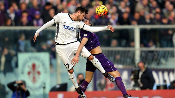 FLORENCE, ITALY - DECEMBER 06: Davide Astori of ACF Fiorentina battles for the ball with Cyril Thereau of Udinese Calcio during the Serie A match between ACF Fiorentina and Udinese Calcio at Stadio Artemio Franchi on December 6, 2015 in Florence, Italy.  (Photo by Gabriele Maltinti/Getty Images) 