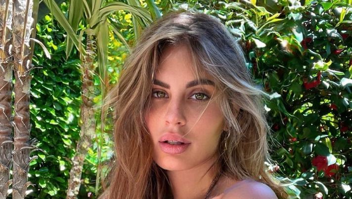 Francesca Brambilla cambia look e torna alle origini: gli scatti in bikini 