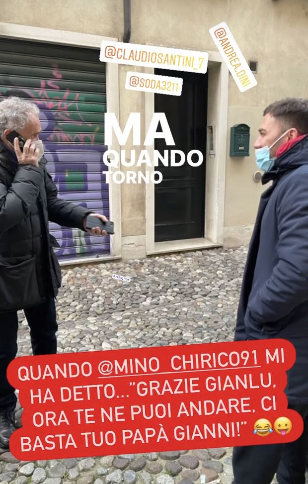  Gianni Di Marzio al telefono davanti a un divertito Chiricò 