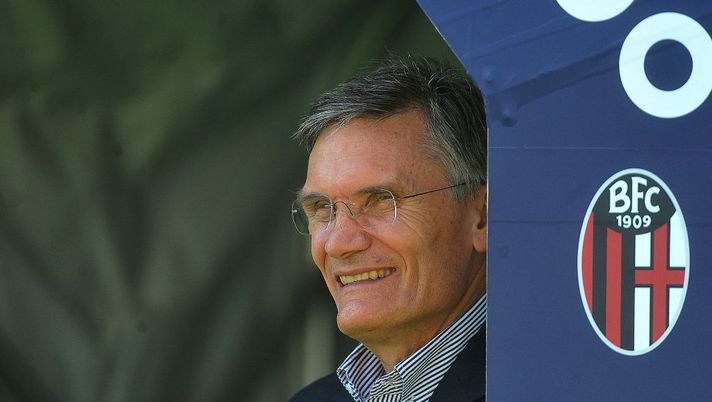 BOLOGNA, ITALY - SEPTEMBER 11: Giovanni Sartori Sporting Director of Bologna FC looks on prior the beginning o the Serie A match between Bologna FC and ACF Fiorentina at Stadio Renato Dall'Ara on September 11, 2022 in Bologna, Italy. (Photo by Mario Carlini / Iguana Press/Getty Images) Sartori: “Avevo preso Drogba all’Atalanta, perchè abbiamo scelto Motta al Bologna” - immagine 1