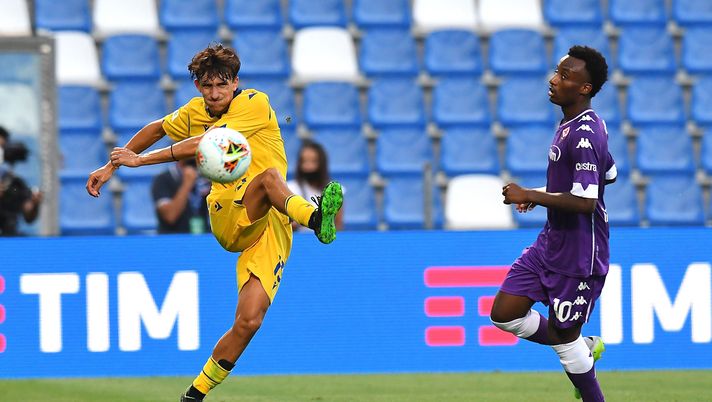 REGGIO NELL'EMILIA, ITALY - AUGUST 26: Andrea Gresele of Hellas Verona in action during the Primavera TIM Cup Final match between Hellas Verona and ACF Fiorentina at Mapei Stadium - Citta' del Tricolore on August 26, 2020 in Reggio nell'Emilia, Italy. (Photo by Alessandro Sabattini/Getty Images) 