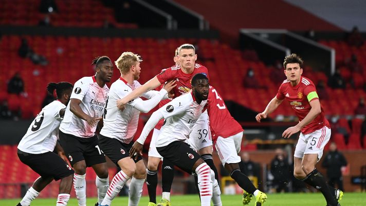 Una mischia in area di rigore durante Manchester United-Milan di Europa League | AC Milan News (Getty Images)  