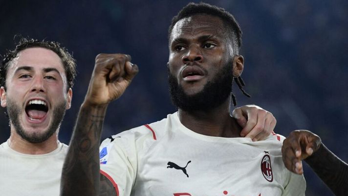 AC Milan's Ivorian midfielder Franck Kessie celebrates after scoring a penalty during the Italian Serie A football match between AS Roma and AC Milan on October 31, 2021 at the Olympic stadium in Rome. (Photo by Filippo MONTEFORTE / AFP) (Photo by FILIPPO MONTEFORTE/AFP via Getty Images) Kessié pronto a firmare col Barça: “Il mio primo trofeo, un saluto a questa gente” - immagine 1