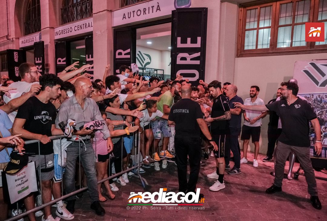 FOTO RITIRO PALERMO, Brunori e l’incontro con i tifosi al Barbera (Gallery) - immagine 53