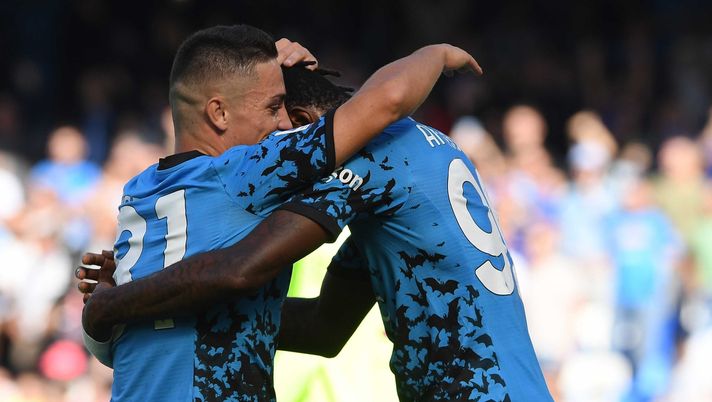 NAPLES, ITALY - OCTOBER 01: Zambo Anguissa of Napoli celebrates after scoring the first goal of Napoli during the Serie A match between SSC Napoli and Torino FC at Stadio Diego Armando Maradona on October 01, 2022 in Naples, Italy. (Photo by SSC NAPOLI/SSC NAPOLI via Getty Images) napoli torino pagelle