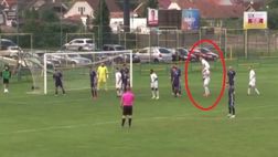 Bratislava, prove tecniche di calcio d’angolo a…cavalcioni: ma l’arbitro ferma tutti…