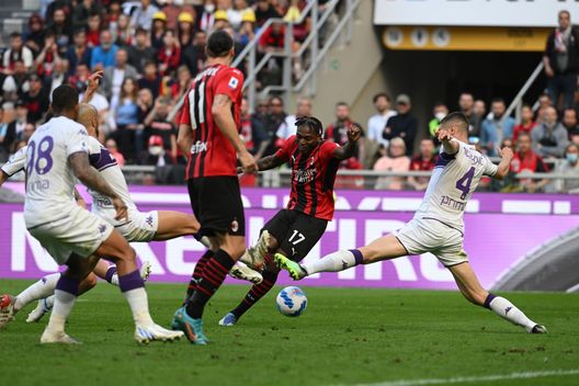 (Photo by Claudio Villa/AC Milan via Getty Images) Cuore, Maignan e Leao: tre punti pesantissimi per il Milan!- immagine 3