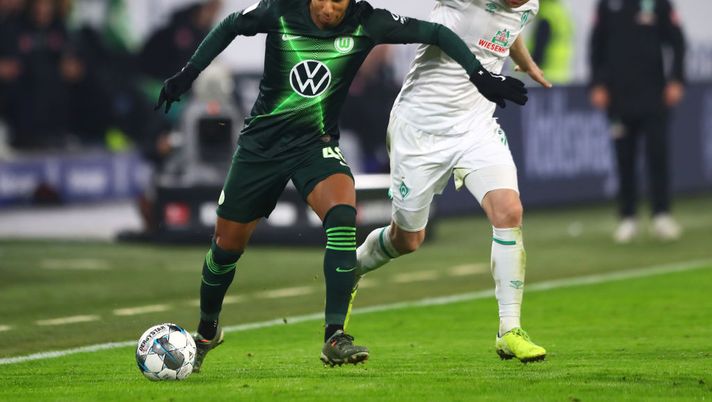 WOLFSBURG, GERMANY - DECEMBER 01: Joao Victor of VfL Wolfsburg holds off Davy Klaassen of SV Werder Bremen during the Bundesliga match between VfL Wolfsburg and SV Werder Bremen at Volkswagen Arena on December 01, 2019 in Wolfsburg, Germany. (Photo by Martin Rose/Bongarts/Getty Images) WOLFSBURG, GERMANY - DECEMBER 01: Joao Victor of VfL Wolfsburg holds off Davy Klaassen of SV Werder Bremen during the Bundesliga match between VfL Wolfsburg and SV Werder Bremen at Volkswagen Arena on December 01, 2019 in Wolfsburg, Germany. (Photo by Martin Rose/Bongarts/Getty Images)