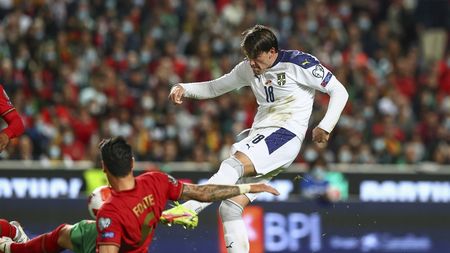LISBON, PORTUGAL - NOVEMBER 14: Dusan Vlahovic of Serbia during the 2022 FIFA World Cup Qualifier match between Portugal and Serbia at Estadio Jose Alvalade on November 14, 2021 in Lisbon, Lisboa. (Photo by Carlos Rodrigues/Getty Images)