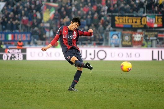 Takehiro Tomiyasu (getty images) Takehiro Tomiyasu (getty images)