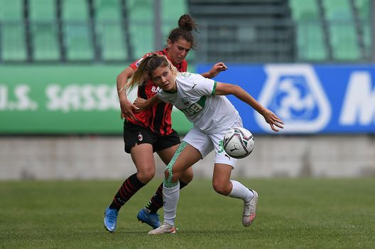 Valentina Bergamaschi lotta sulla palla. Valentina Bergamaschi lotta sulla palla.