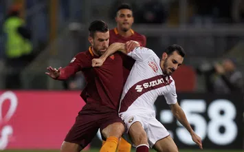  ROME, ITALY - FEBRUARY 19: Kevin Strootman of AS Roma competes for the ball with Davide Zappacosta of FC Torino during the Serie A match between AS Roma and FC Torino at Stadio Olimpico on February 19, 2017 in Rome, Italy. (Photo by Paolo Bruno/Getty Images)