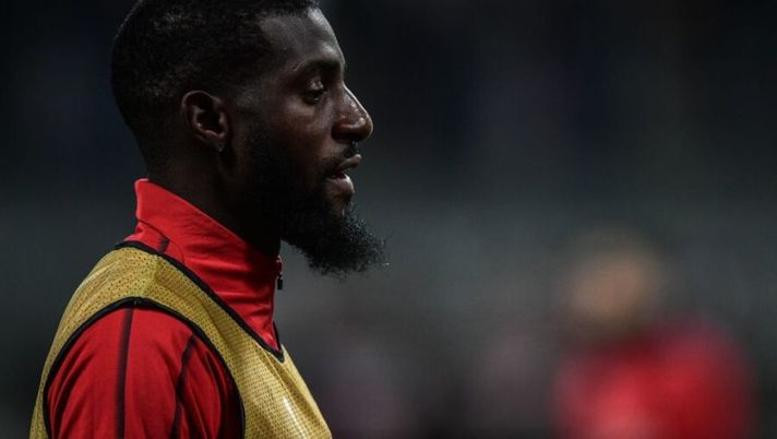 AC Milan's French midfielder Tiemoue Bakayoko looks on as he warms up prior to the UEFA Europa League group F football match AC Milan vs F91 Dudelange on November 29, 2018 at the San Siro stadium in Milan. (Photo by Miguel MEDINA / AFP) (Photo credit should read MIGUEL MEDINA/AFP/Getty Images) Milan, Bakayoko e l’infortunio al polpaccio: l’esito degli esami e i tempi di recupero - immagine 1