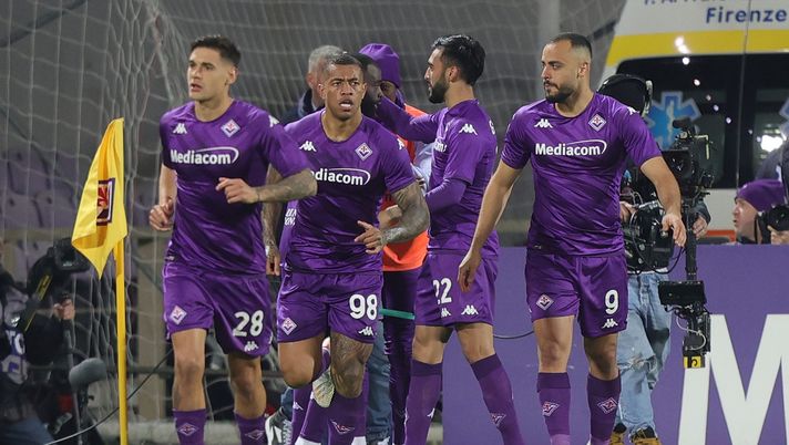 FLORENCE, ITALY - MARCH 04: Nicolas Gonzalez of ACF Fiorentina celebrates after scoring the opening goal during the Serie A match between ACF Fiorentina and AC MIlan at Stadio Artemio Franchi on March 4, 2023 in Florence, Italy. (Photo by Gabriele Maltinti/Getty Images) Fiorentina-Milan, pagelle VN: Igor annienta Giroud. Sofyan formato Qatar- immagine 1