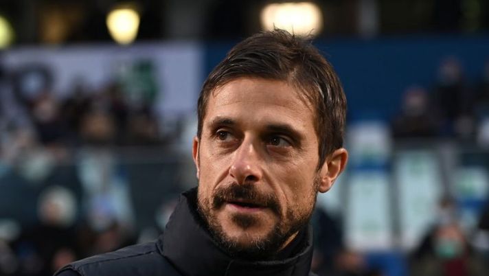 REGGIO NELL'EMILIA, ITALY - DECEMBER 22: Alessio Dionisi head coach of US Sassuolo looks onduring the Serie A match between US Sassuolo and Bologna FC at Mapei Stadium - Citta' del Tricolore on December 22, 2021 in Reggio nell'Emilia, Italy. (Photo by Alessandro Sabattini/Getty Images) Sassuolo, c’è un nuovo caso di Covid: positivo un giocatore della prima squadra - immagine 1