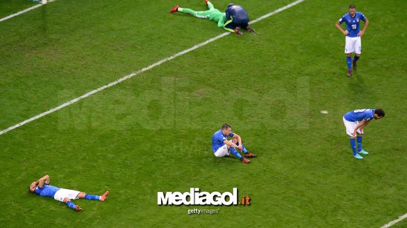 MILAN, ITALY - NOVEMBER 13: Italy players show thier dejection after the FIFA 2018 World Cup Qualifier Play-Off: Second Leg between Italy and Sweden at San Siro Stadium on November 13, 2017 in Milan, . (Photo by Dino Panato/Getty Images)