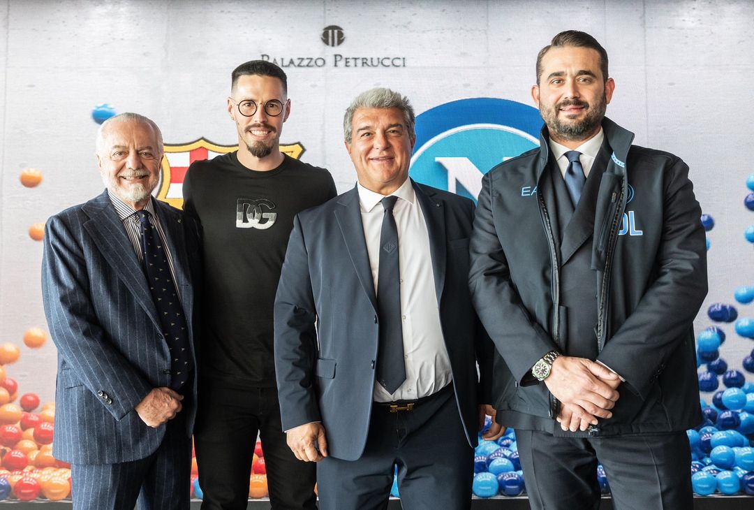 GALLERY De Laurentiis al pranzo UEFA con Laporta: scambio di doni con il Barcellona - immagine 6